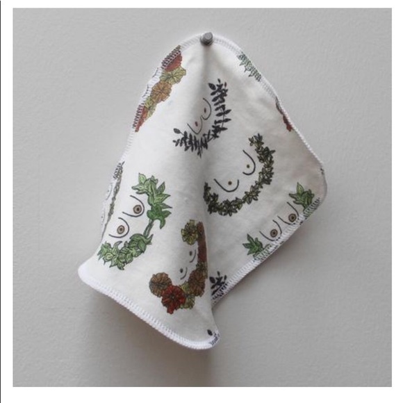 New in Box Free People x Lovewild Breast Wreath Washcloth set - Picture 5 of 11